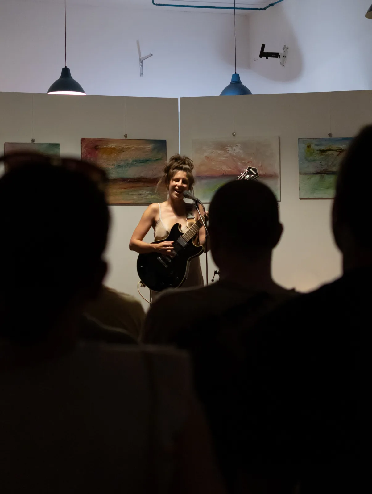 Koncert Sisy Feher v Art Gate Gallery