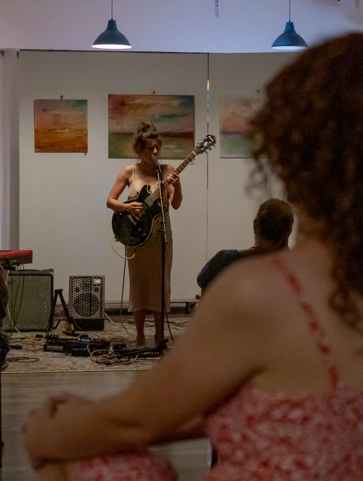 Koncert Sisy Feher v Art Gate Gallery